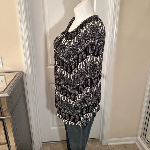 Chic Soul long sleeve top. Size 1X long sleeve top. Black and white top. - Picture 4 of 8